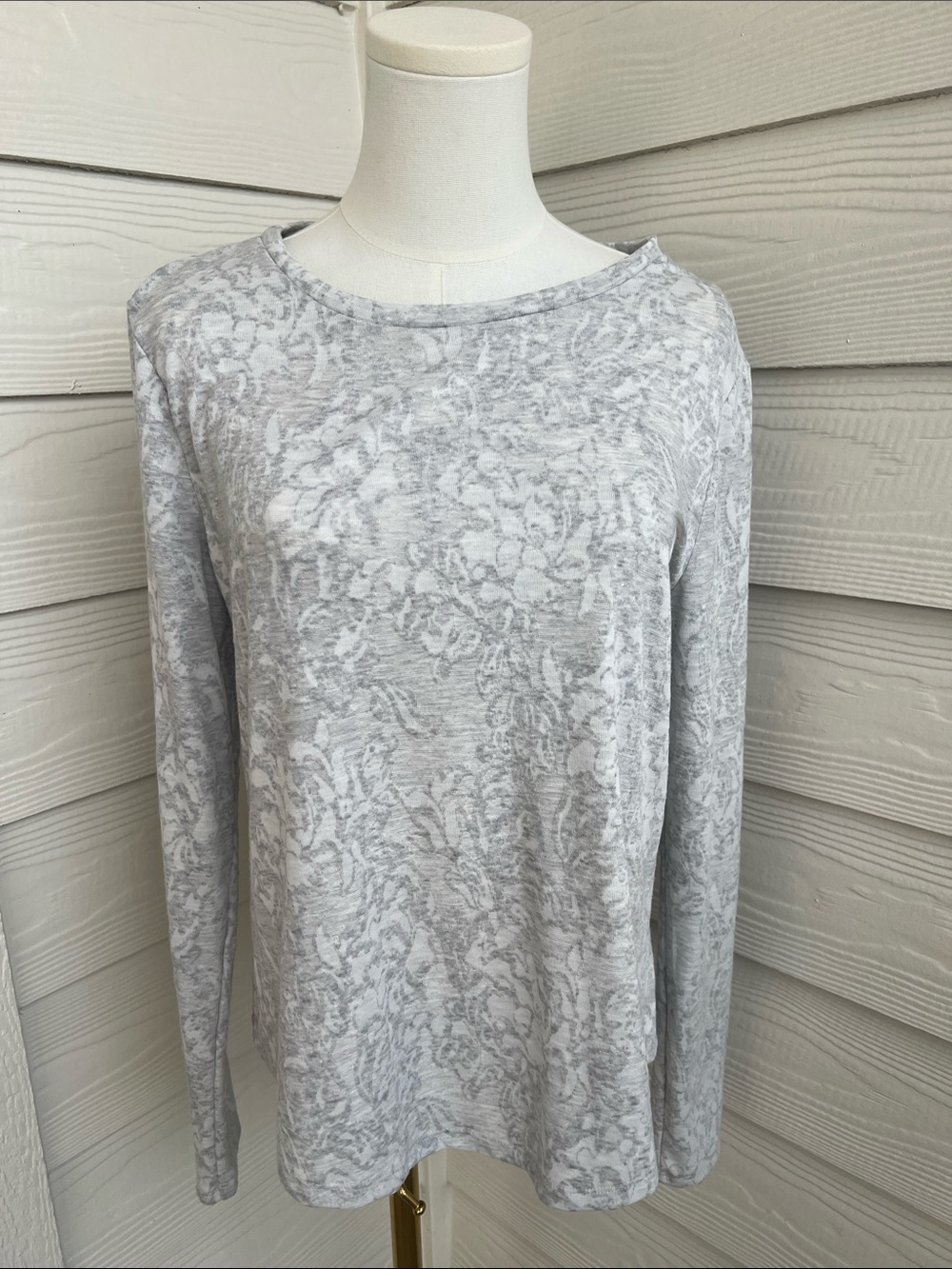 Simply Vera Vera Wang Light Gray Long Sleeve Burnout Top